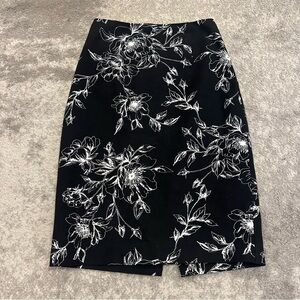 White House Black Market Floral Black Skirt Stretch Pencil Skirt Slit 00